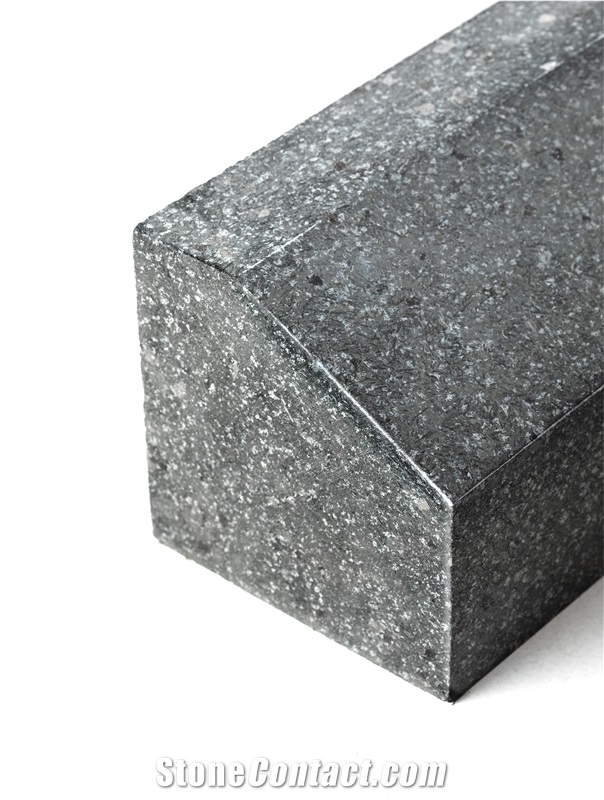 Granite Hue Black Curb